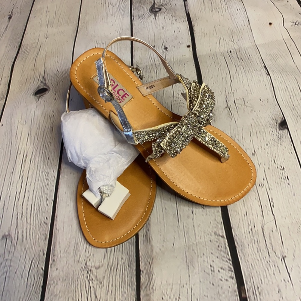 Dulci sandals with Silver rhinestones.